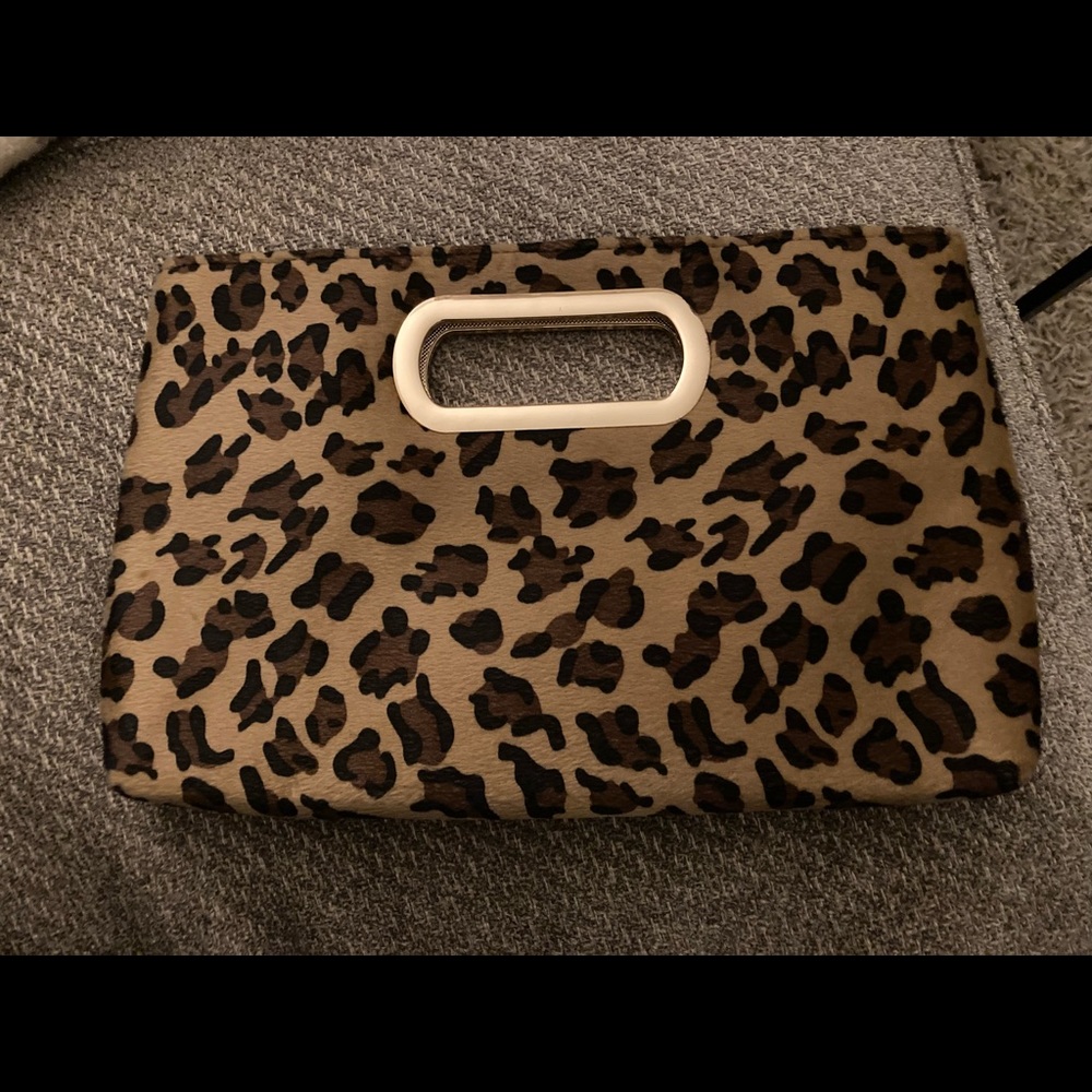 Leopard clutch